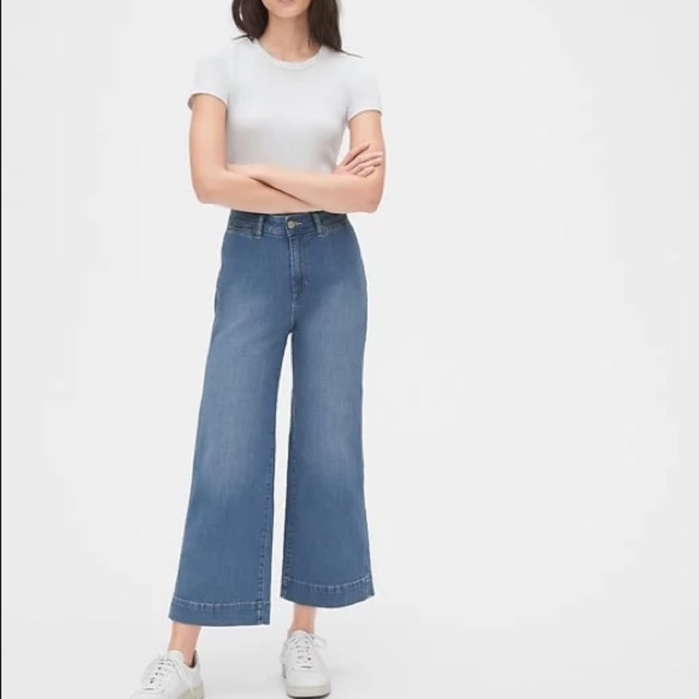 NWOT Gap High Rise Wide Leg Crop jeans
